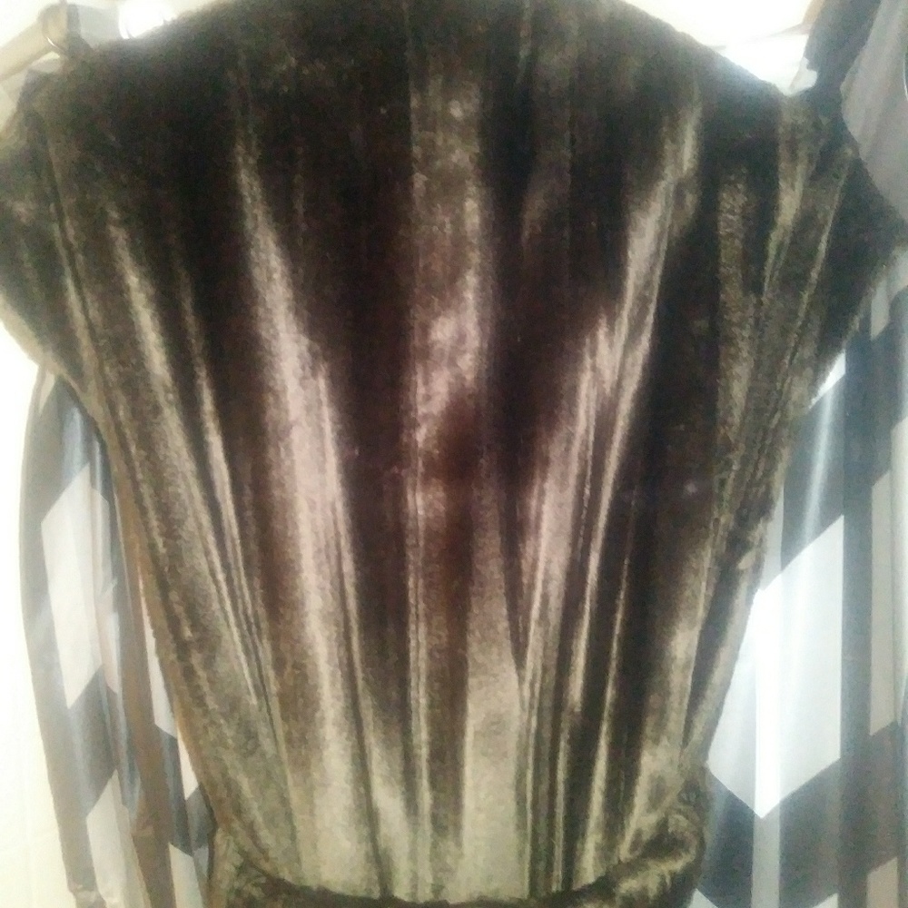 Fendi full length heirloom sleeveless mink coat. - Picture 7 of 7